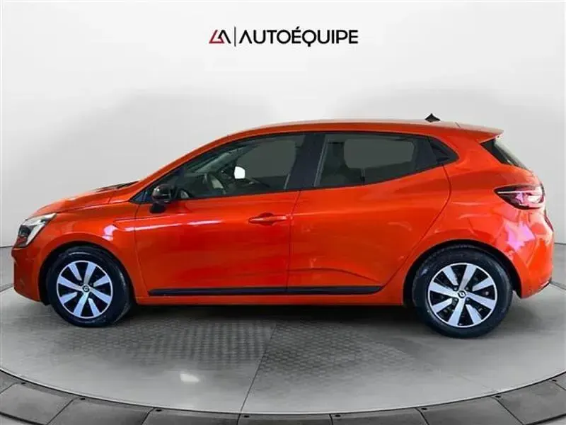 Usata Renault Clio Evolution 145 CV (106 kW) 2023 Arancione Utilitaria