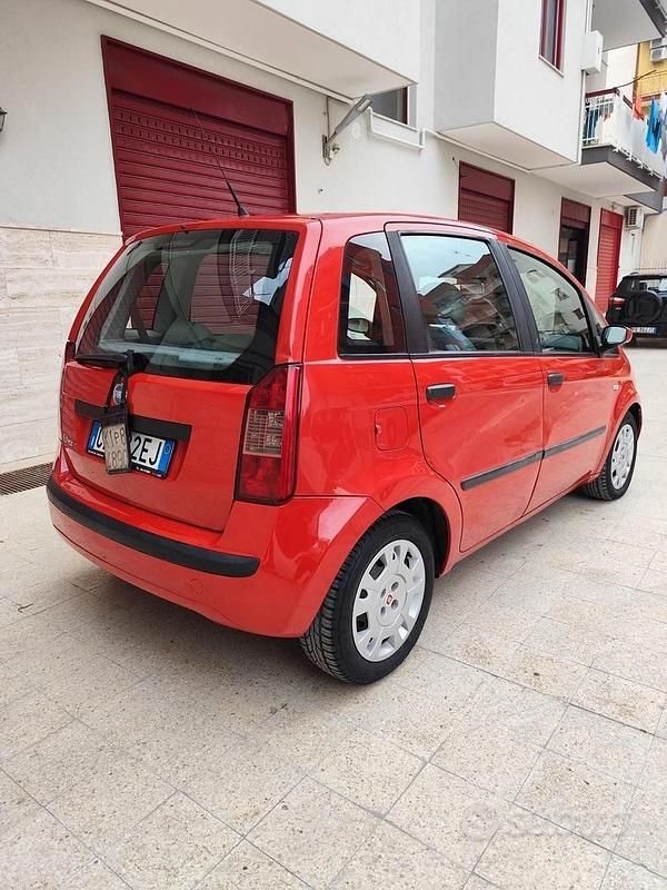 Usata Fiat Idea Emotion 70 CV (51 kW) 2005 Rosso Monovolume