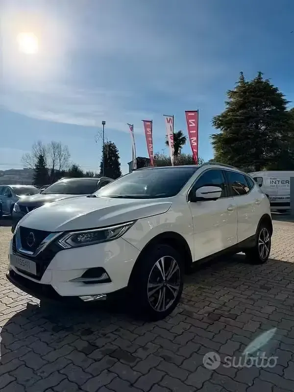 Usata Nissan Qashqai N-Connecta 116 CV (85 kW) 2018 Bianco SUV