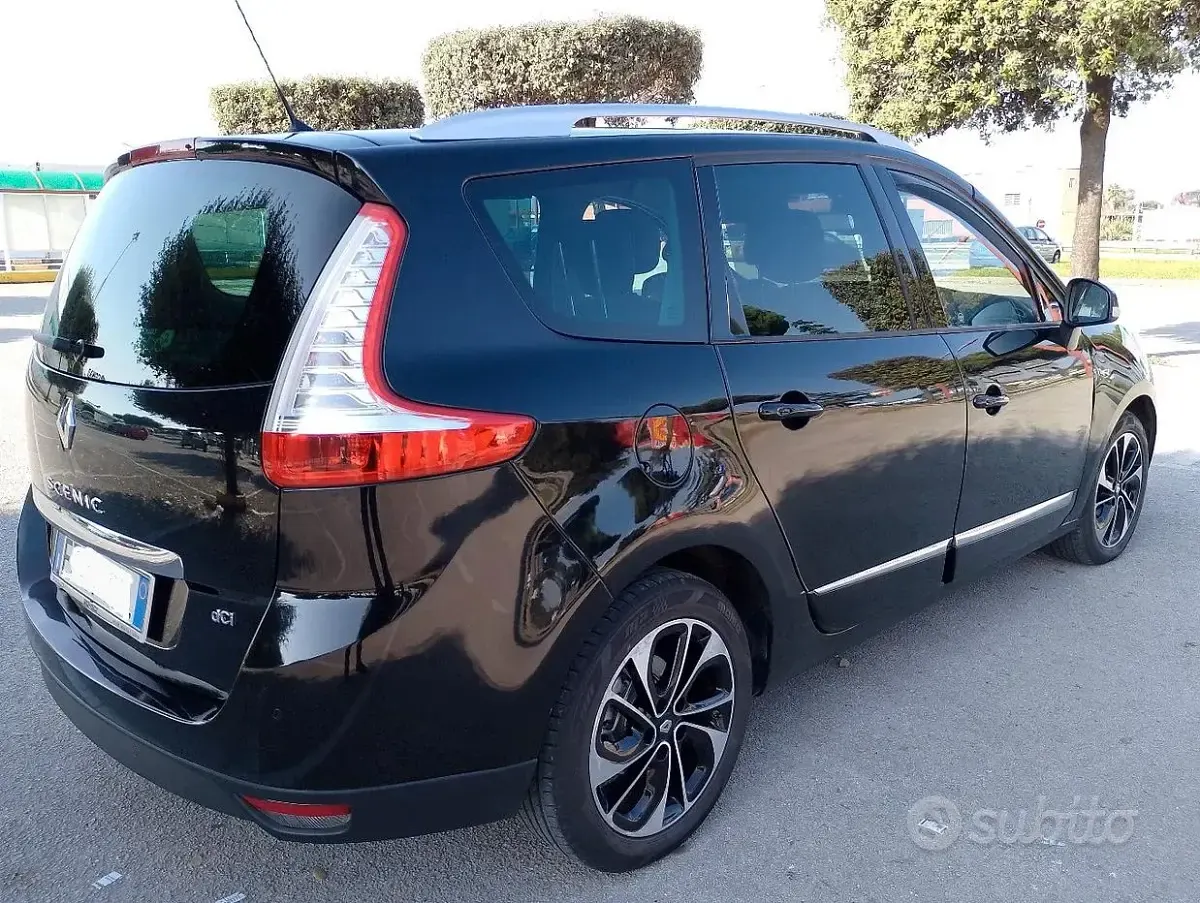 Usata Renault Grand Scénic Bose Edition 131 CV (96 kW) 2015 Nero Monovolume