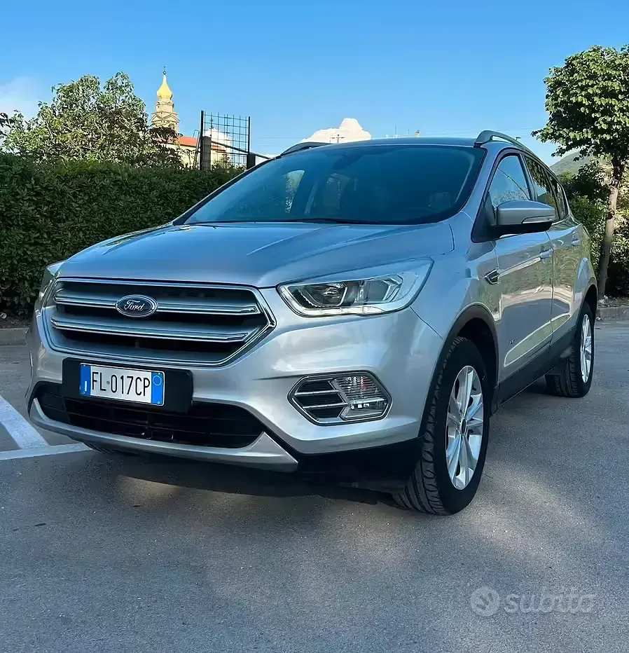 Gebraucht Ford Kuga Titanium 150 PS (110 kW) 2017 Grau SUV