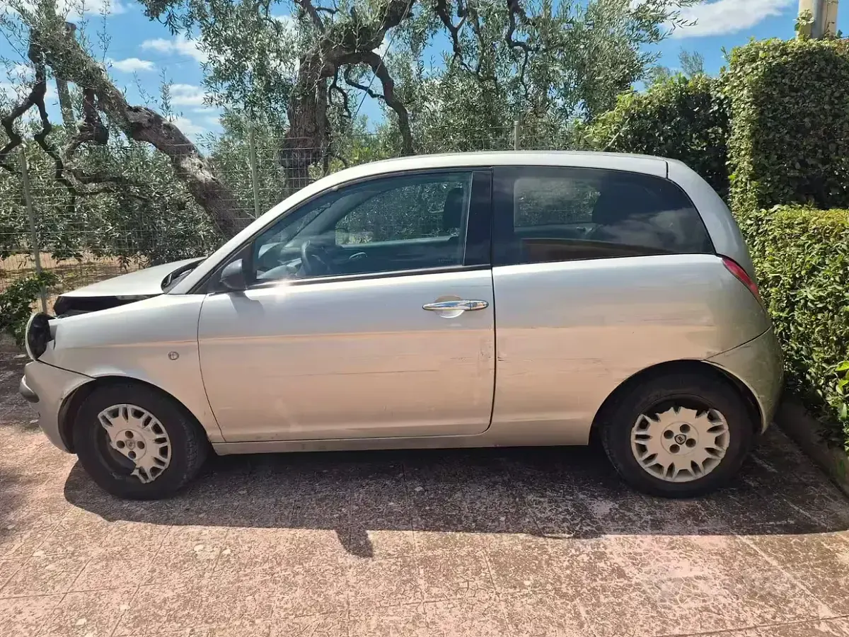 Usata Lancia Ypsilon 95 CV (69 kW) 2004 Utilitaria