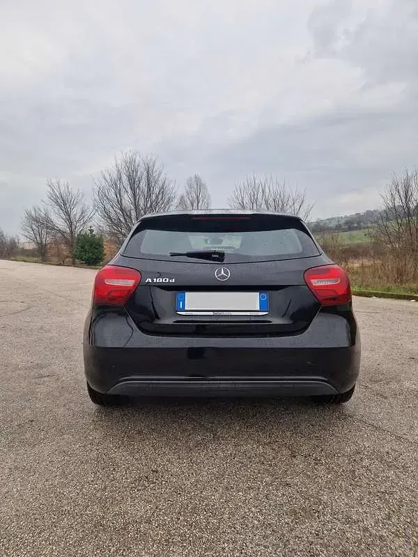 Usata Mercedes A180 Executive 109 CV (80 kW) 2017 Nero Berlina