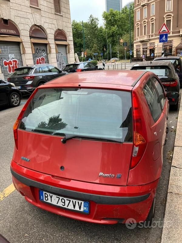 Usata Fiat Punto 60 CV (44 kW) 2002 Rosso Utilitaria
