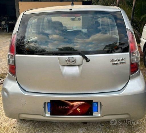 Usata Daihatsu Sirion 69 CV (50 kW) 2007 Grigio Utilitaria