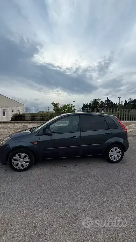 Usata Ford Fiesta 68 CV (50 kW) 2007 Blu Utilitaria