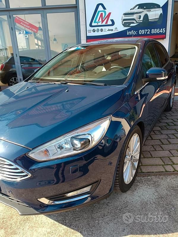 Usata Ford Focus Titanium 125 CV (91 kW) 2015 Blu Berlina