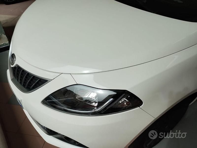 Usata Lancia Ypsilon 69 CV (50 kW) 2021 Bianco Utilitaria