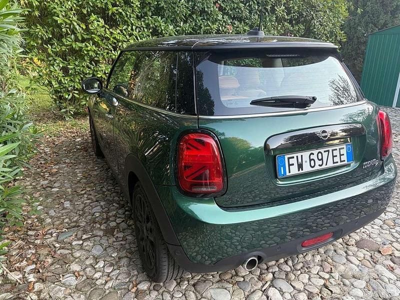 Usata Mini Cooper D Business 116 CV (85 kW) 2019 Verde Utilitaria