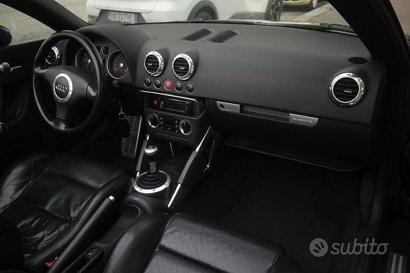 Usata Audi TT Roadster 180 CV (132 kW) 2004 Nero Cabrio