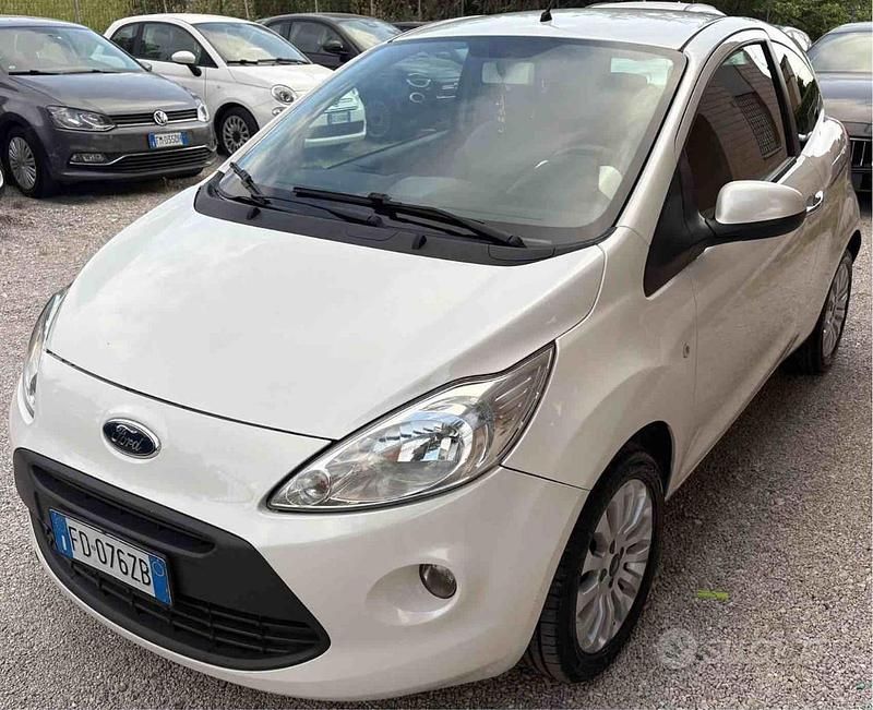 Begagnad Ford Ka Plus Titanium 69 HK (50 kW) 2016 Vit Halvkombi