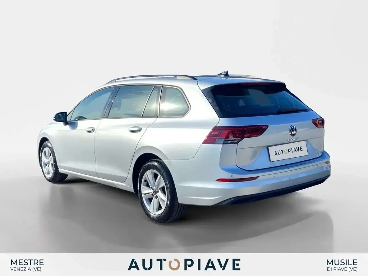 Usata VW Golf VIII Life 116 CV (85 kW) 2022 Argento Station wagon