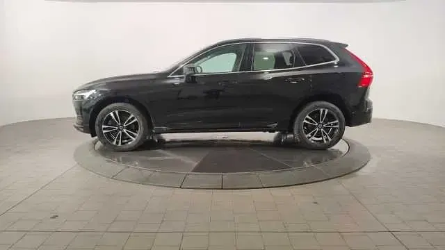 Usata Volvo XC60 Momentum 197 CV (144 kW) 2021 Colore: onyx black metallizzato SUV