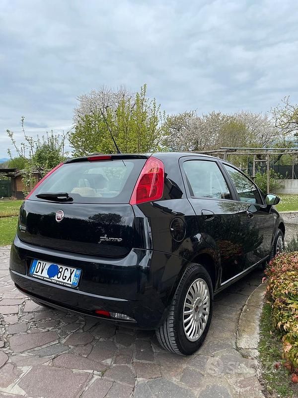 Usata Fiat Grande Punto Active 77 CV (56 kW) 2009 Nero Utilitaria