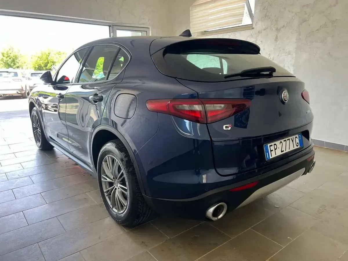Usata Alfa Romeo Stelvio Executive 179 CV (131 kW) 2018 Blu/azzurro SUV