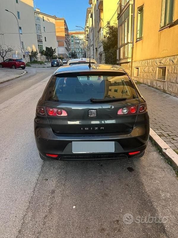 Usata Seat Ibiza 80 CV (58 kW) 2008 Grigio Berlina