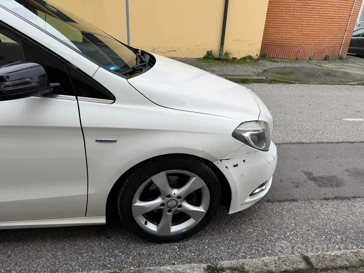 Usata Mercedes B180 2012 Bianco Utilitaria