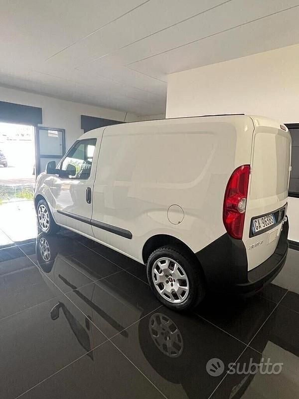 Usata Fiat Doblò 120 CV (88 kW) 2020 Bianco Monovolume