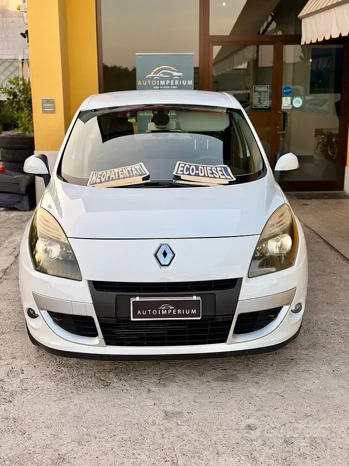 Usata Renault Scénic III Luxe 110 CV (80 kW) 2010 Bianco Monovolume