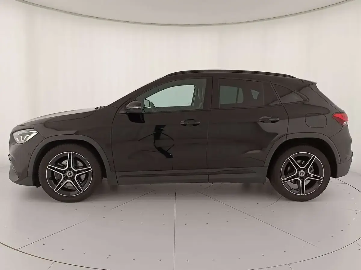 Usata Mercedes GLA200 Premium 150 CV (110 kW) 2022 Nero metallizzato SUV