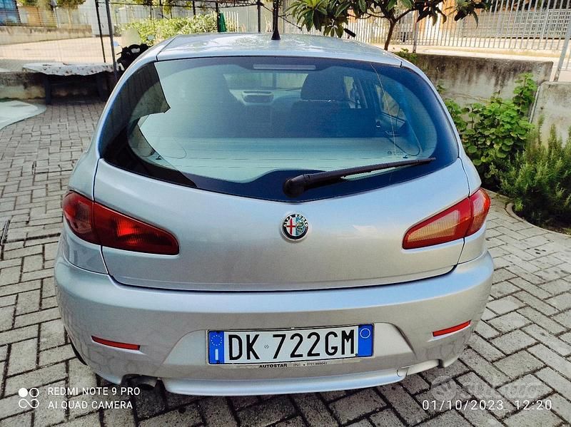 Usata Alfa Romeo 147 105 CV (77 kW) 2007 Grigio Utilitaria