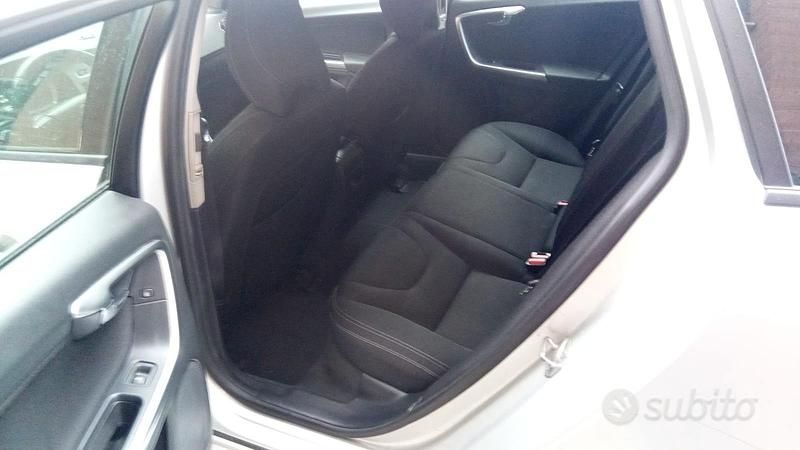 Usata Volvo V60 203 CV (149 kW) 2015 Grigio Station wagon