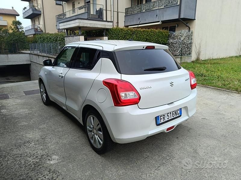 Bianco Usata 2018 Suzuki Swift Tre volumi | 9500 € (Ottimo prezzo) - Immagine 1/4