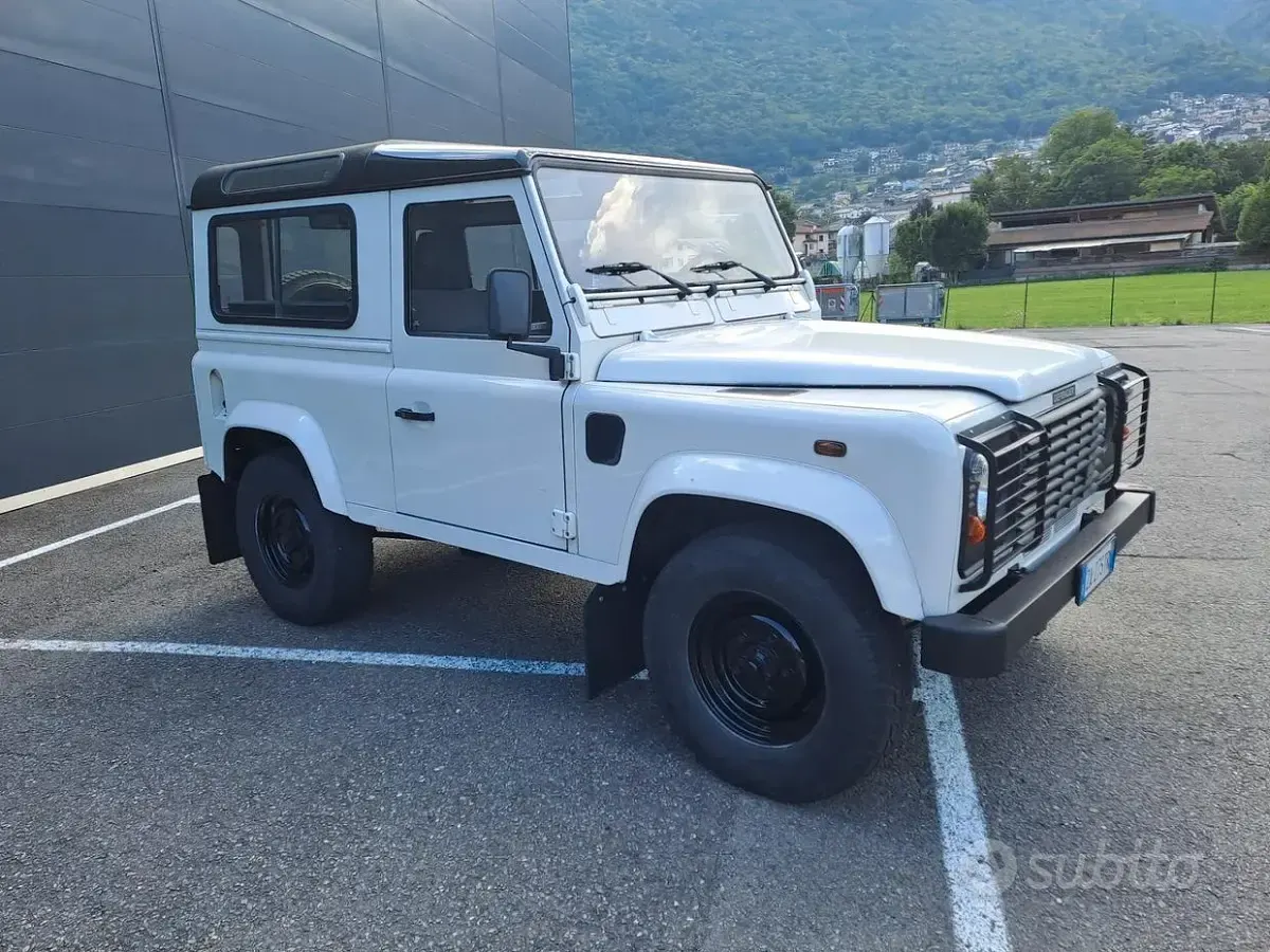 Usata Land Rover Defender 122 CV (89 kW) 2006 Station wagon