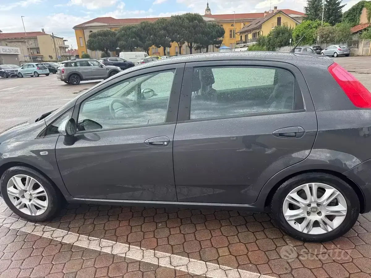 Usata Fiat Grande Punto 77 CV (56 kW) 2009 Grigio Utilitaria
