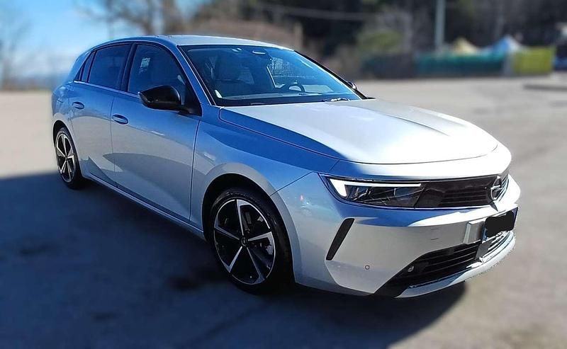 Usata Opel Astra Elegance 131 CV (96 kW) 2024 Argento Berlina