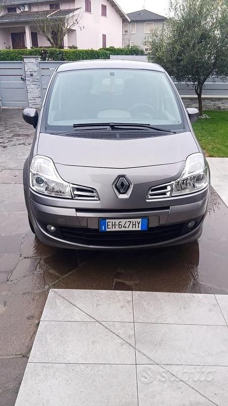 Usata Renault Modus 75 CV (55 kW) 2011 Grigio Monovolume