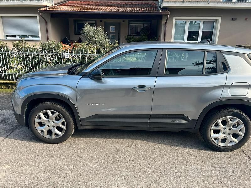 Usata Jeep Avenger Altitude 100 CV (73 kW) 2024 Grigio SUV