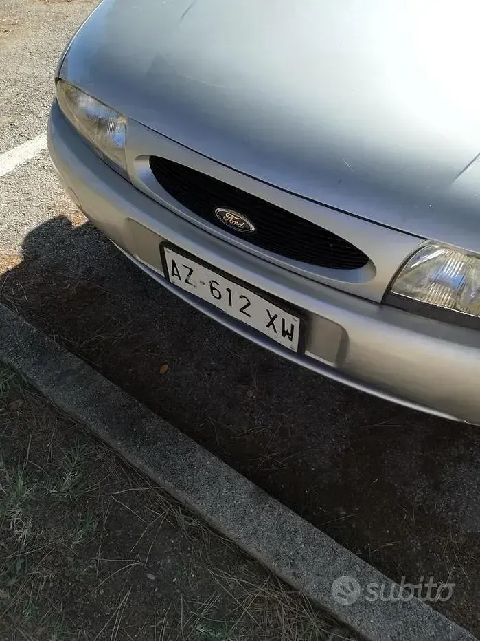 Usata Ford Fiesta 75 CV (55 kW) 1998 Marrone Utilitaria