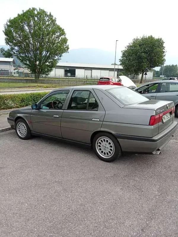 Usata Alfa Romeo 155 126 CV (92 kW) 1992 Grigio Berlina