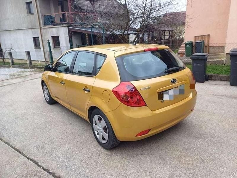 Usata Kia Ceed Active 105 CV (77 kW) 2007 Utilitaria