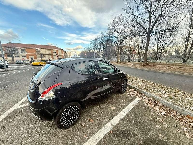 Usata Lancia Ypsilon Gold 69 CV (50 kW) 2021 Utilitaria