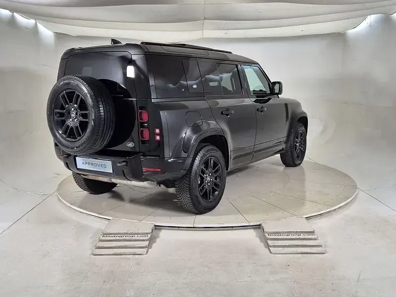 Usata Land Rover Defender SE Dynamic 249 CV (183 kW) 2023 Nero SUV