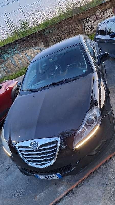 Usata Lancia Delta Gold 120 CV (88 kW) 2012 Utilitaria