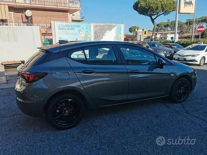 Käytetty Opel Astra 101 HP (74 kW) 2017 Harmaa Sedan