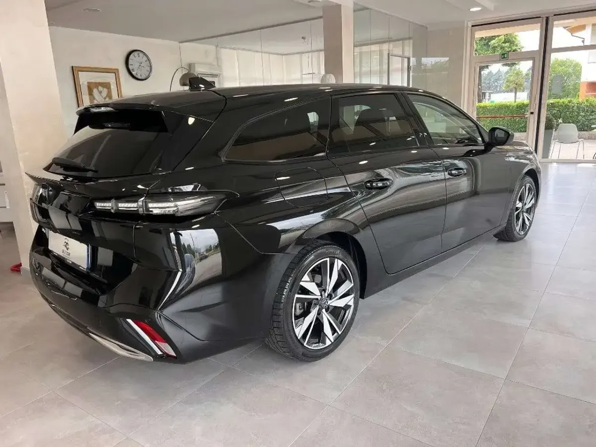 Usata Peugeot 308 Allure 131 CV (96 kW) 2022 Nero Station wagon