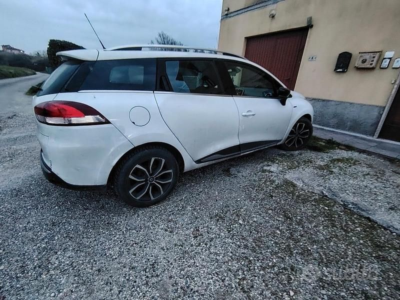 Usata Renault Clio 90 CV (66 kW) 2018 Bianco Station wagon
