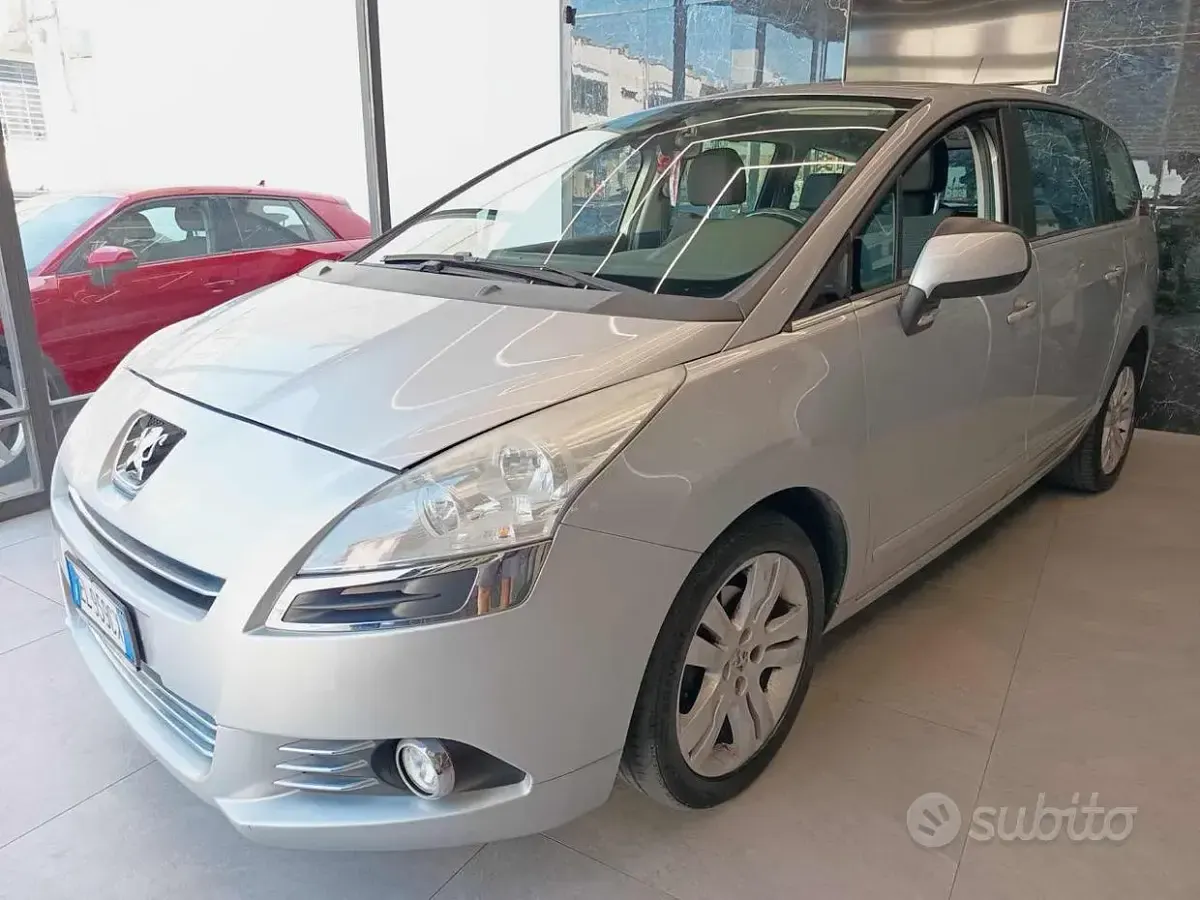 Usata Peugeot 5008 111 CV (81 kW) 2012 Grigio Monovolume