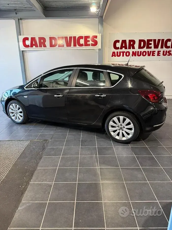 Usata Opel Astra 120 CV (88 kW) 2012 Nero Berlina