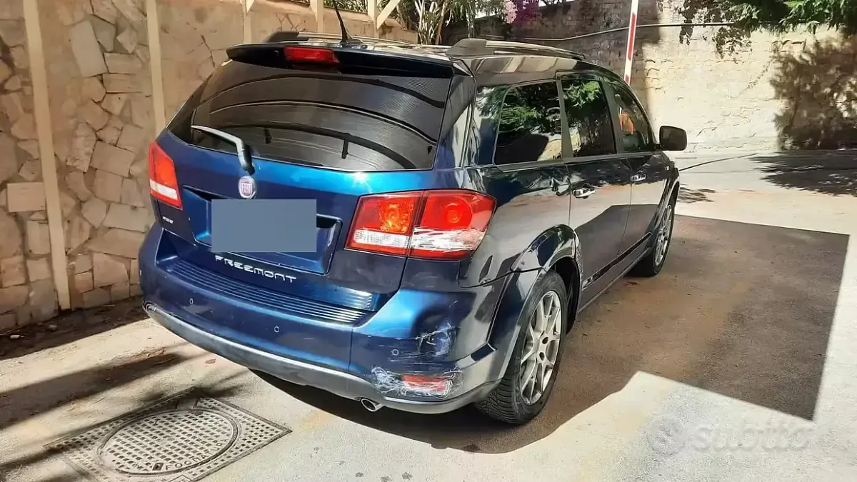 Usata Fiat Freemont 170 CV (125 kW) 2012 Bluazzurro SUV