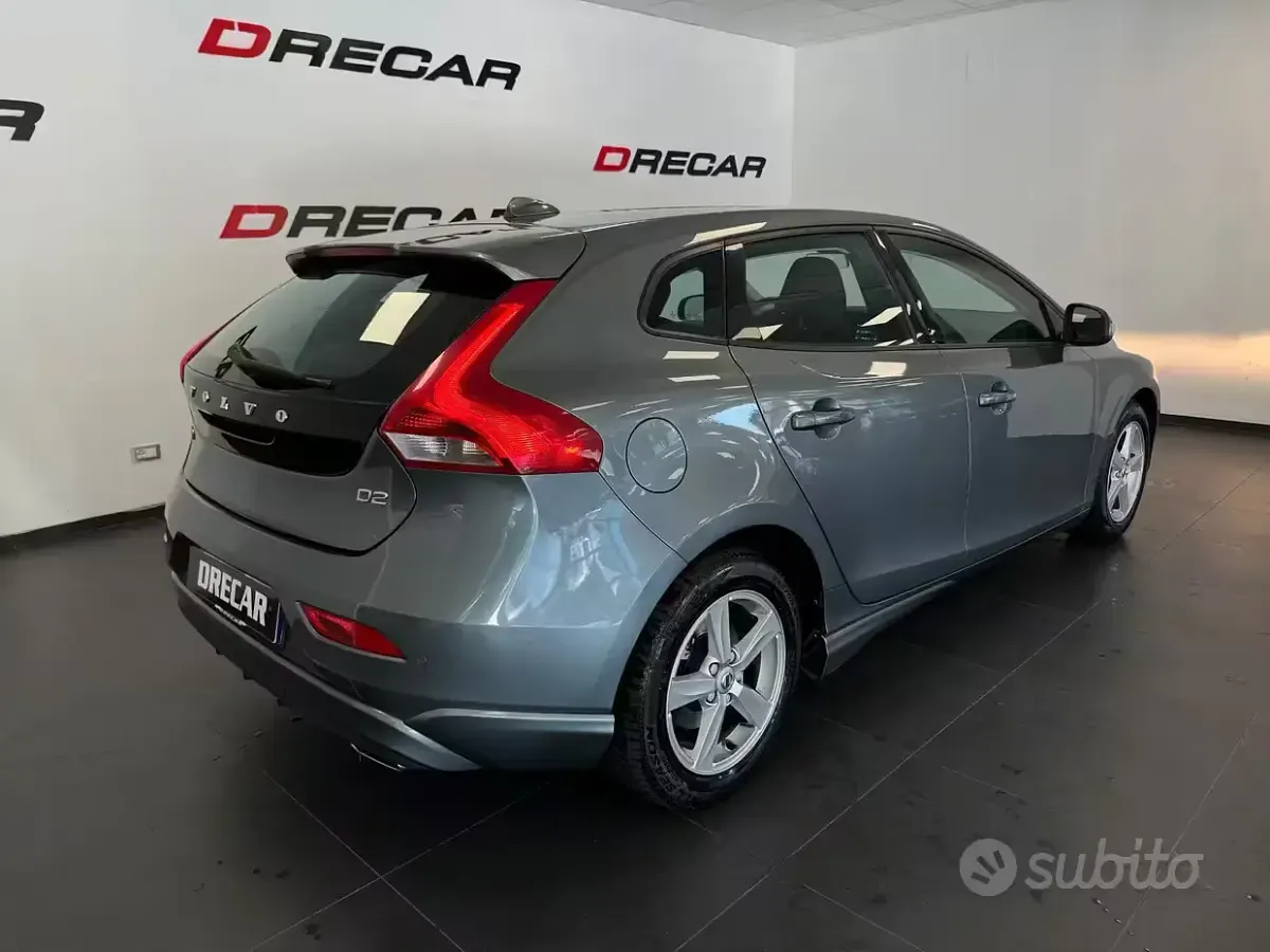 Usata Volvo V40 120 CV (88 kW) 2016 Grigio Berlina