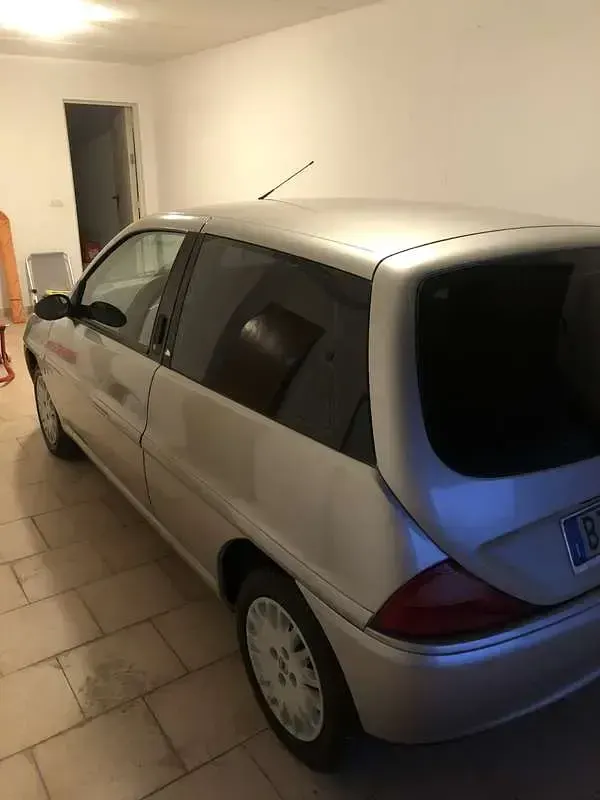 Usata Lancia Ypsilon 60 CV (44 kW) 2001 Utilitaria