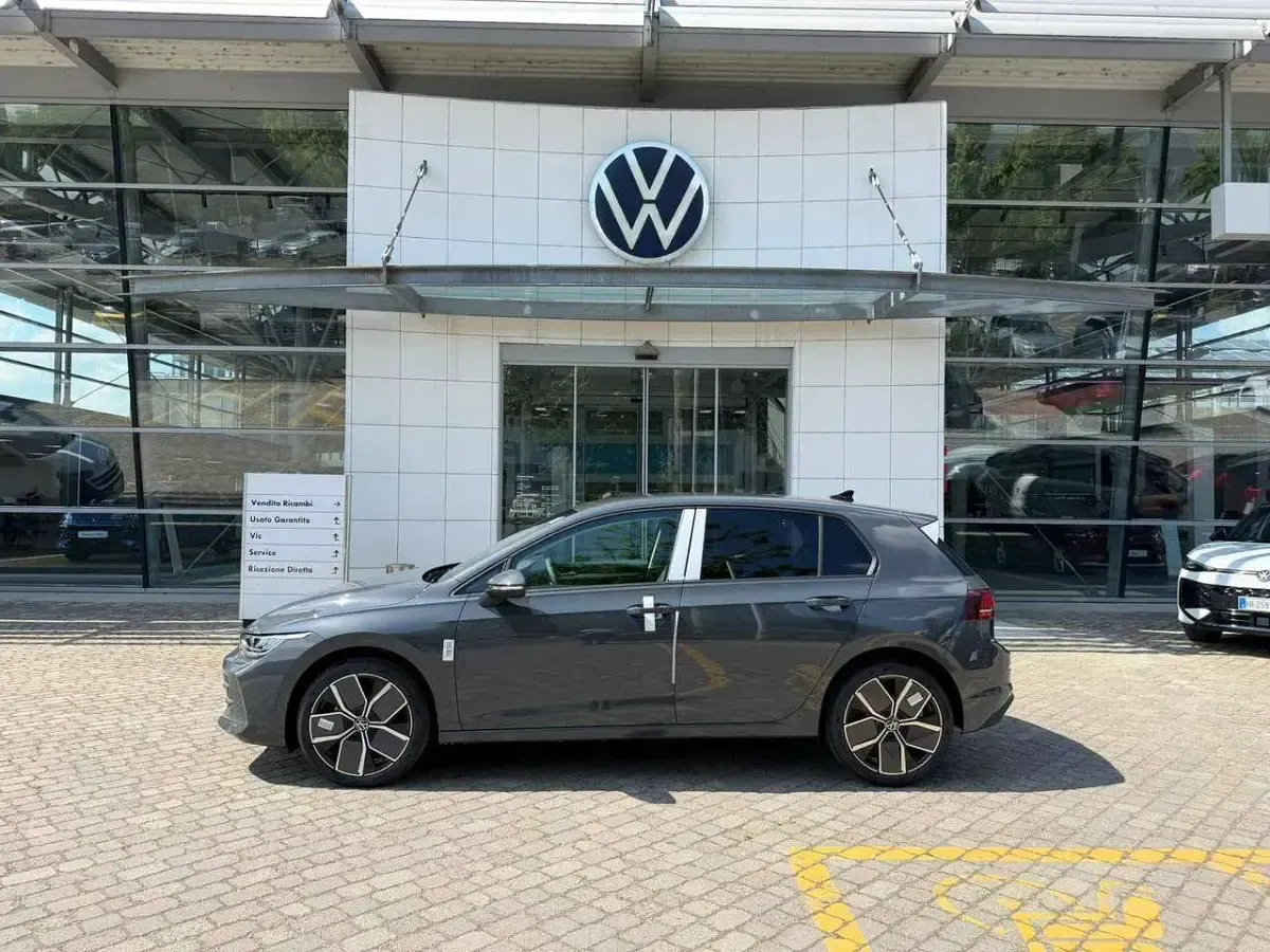 Nuova VW Golf VIII Edition 116 CV (85 kW) 2026 Dolphin grey metallizzato Berlina