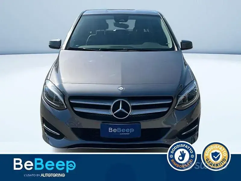 Usata Mercedes B180 Premium 109 CV (80 kW) 2016 Grigio metallizzato Utilitaria