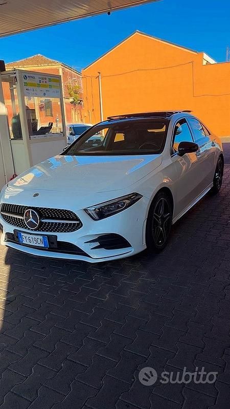 Bianco Usata 2020 Mercedes A180 Tre volumi | 27.000 € - Immagine 1/4