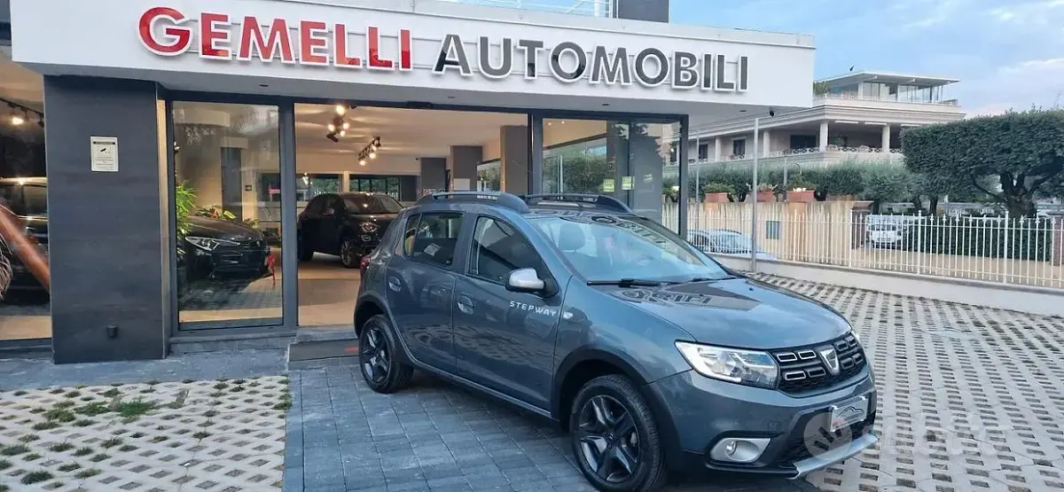 Usata Dacia Sandero Stepway 90 CV (66 kW) 2017 Grigio Berlina